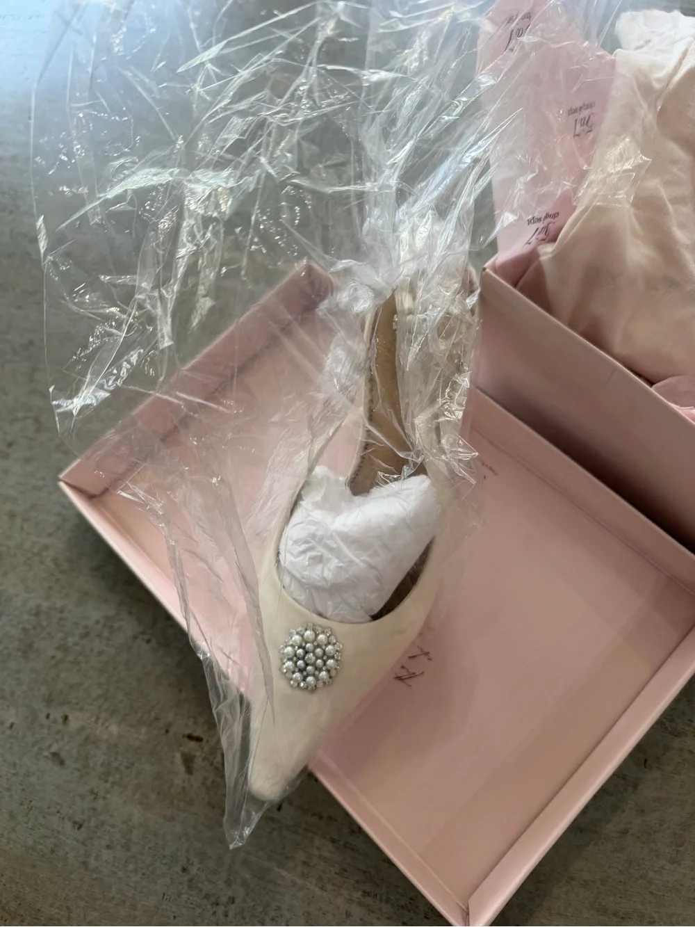 NWT cinq a sept Claire Crystal Brooch Satin Pointed Slingback w/ Pearl Cluster